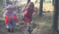 Iiro ja Saara keinuvat �ns�reniss�